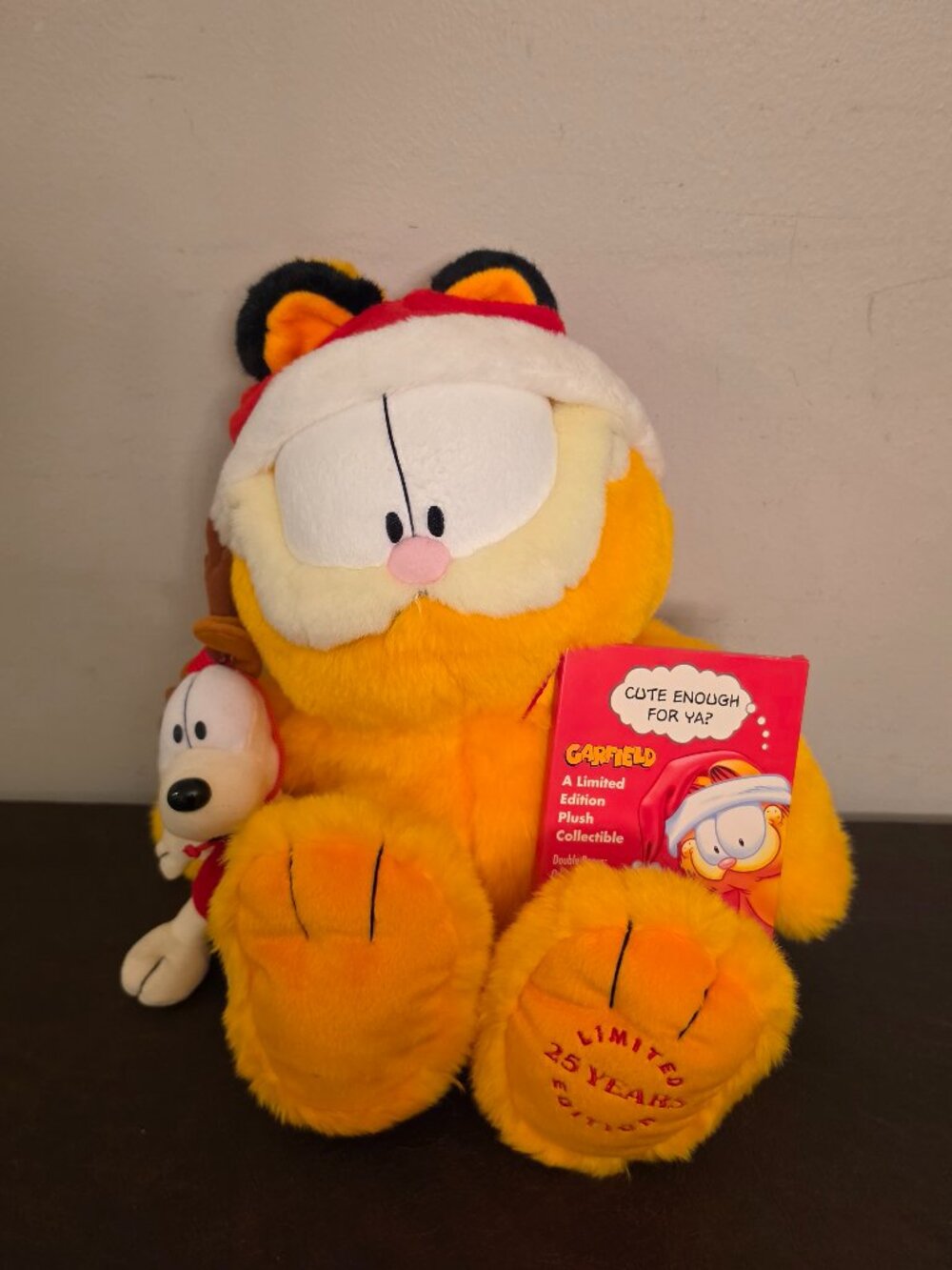 Macy's 25th Anniversary Limited Edition Garfield Christmas Plush Toy Odie/Book